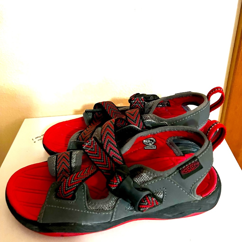 Keen Boys Sandals size 2 in excellent condition!